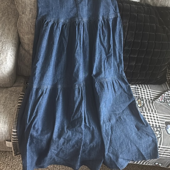 bebe STRAPLESS TIERED LIGHTWEIGHT DENIM DRESS - Picture 6 of 8